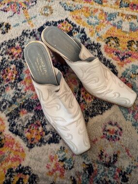Donald J. Pliner White Leather Embroidered Slip-On Mules